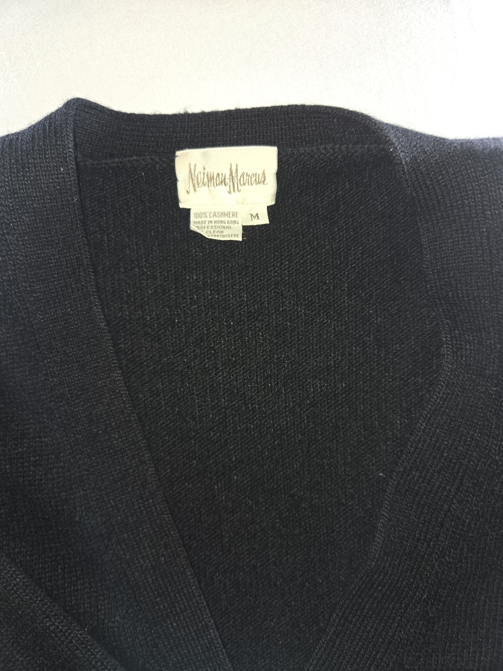Neiman Marcus Black Men's V-Neck Cardigan Sweater - Picture 2 of 7